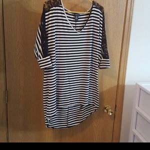 Torrid black and white striped tunic top with lace details size 1